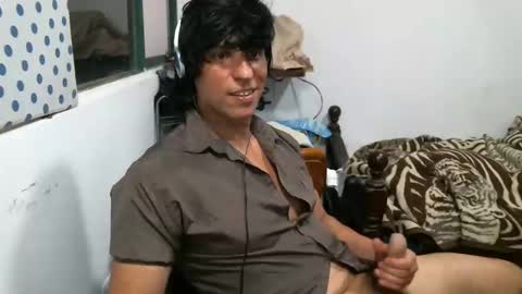 Snapshot of juanito2727 chatting on 12.21.24 amor online show from 12.21.24