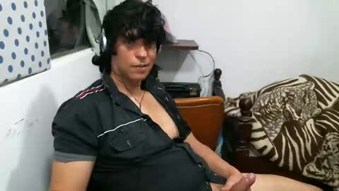 Snapshot of juanito2727 chatting on 12.24.24 amor online show from 12.24.24