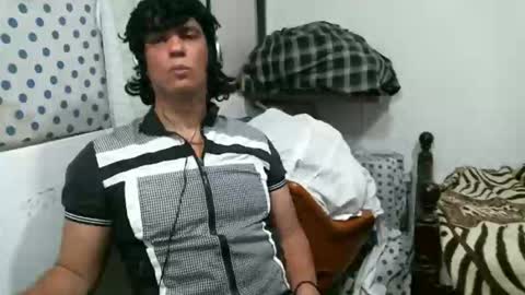 Snapshot of juanito2727 chatting on 11.16.25 amor online show from 11.16.25