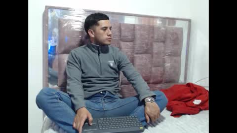 Snapshot of juanperez1999777 chatting on 09.29.25 juanperez1999777 online show from 09.29.25
