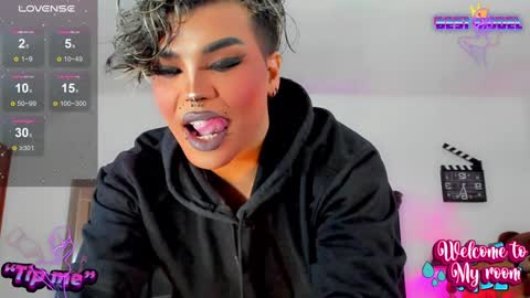 Snapshot of jujubee_lander chatting on 12.22.24 Jujubee online show from 12.22.24