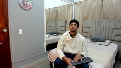 Snapshot of julian_billy chatting on 01.17.25 julian billy online show from 01.17.25