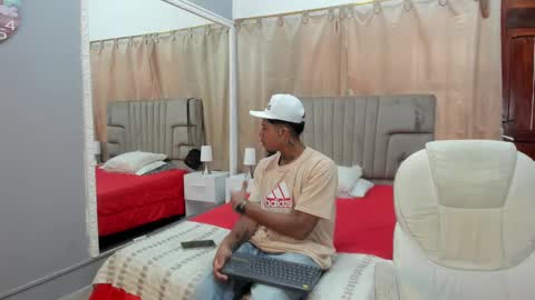 Snapshot of julian_billy chatting on 01.31.25 julian billy online show from 01.31.25