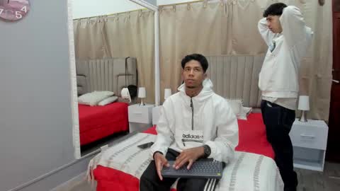 Snapshot of julian_billy chatting on 02.04.25 julian billy online show from 02.04.25