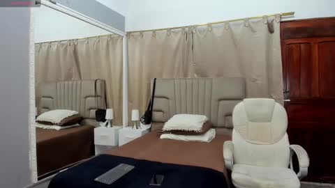 Snapshot of julian_billy chatting on 02.05.25 julian billy online show from 02.05.25