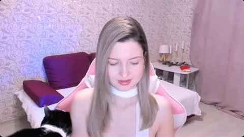 Snapshot of julie_flores chatting on 12.23.24 Julie online show from 12.23.24