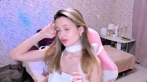 Snapshot of julie_flores chatting on 03.02.25 Julie online show from 03.02.25