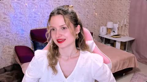 Snapshot of julie_flores chatting on 03.08.25 Julie online show from 03.08.25