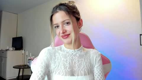 Snapshot of julie_flores chatting on 10.03.25 Julie online show from 10.03.25