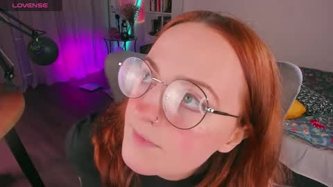 Snapshot of juliet_schoolgirl chatting on 03.10.25 Juliet online show from 03.10.25