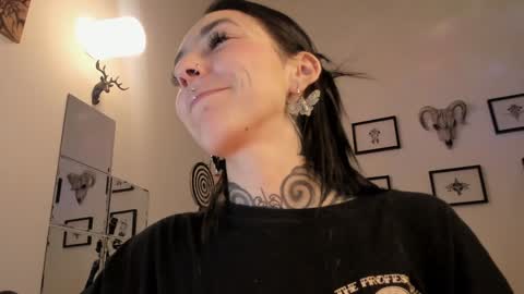 Snapshot of juliet_sourire chatting on 01.30.25 juliet_sourire online show from 01.30.25