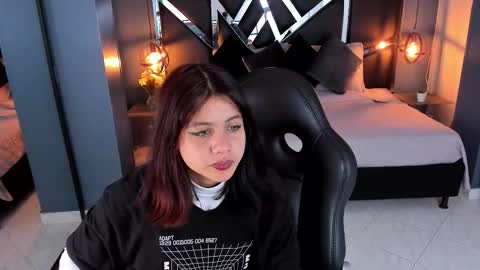 Snapshot of julieth_brown_ chatting on 10.11.25 Julieth  online show from 10.11.25