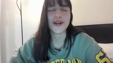 Snapshot of juliette_26 chatting on 11.12.25 juliette_26 online show from 11.12.25