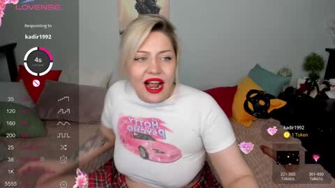 Snapshot of jully_rox chatting on 02.17.25 Jully online show from 02.17.25