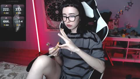 Snapshot of julscinamon chatting on 12.12.24 Baroness Von Cringe online show from 12.12.24