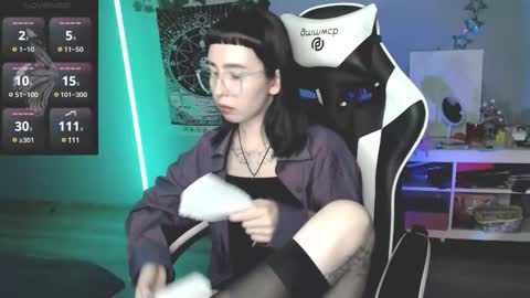 Snapshot of julscinamon chatting on 02.18.25 Baroness Von Cringe online show from 02.18.25