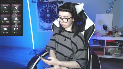 Snapshot of julscinamon chatting on 02.19.25 Baroness Von Cringe online show from 02.19.25