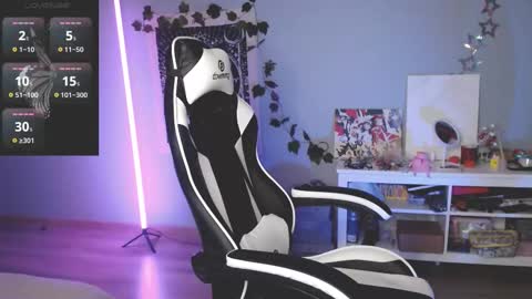 Snapshot of julscinamon chatting on 03.07.25 Baroness Von Cringe online show from 03.07.25