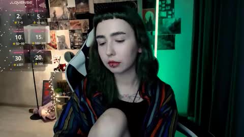 Snapshot of julscinamon chatting on 10.17.25 Baroness Von Cringe online show from 10.17.25