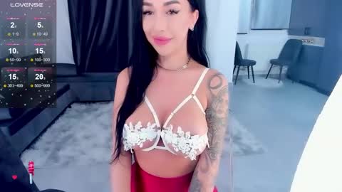 Snapshot of julya_hott chatting on 12.13.24 julya online show from 12.13.24