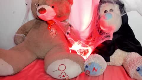 Snapshot of junbootix chatting on 10.13.25 ANGELINA indepen camgrl  online show from 10.13.25