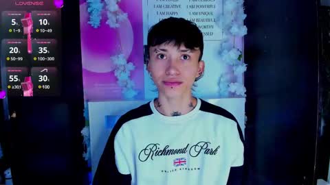 Snapshot of juniior0_0 chatting on 02.18.25 Junior online show from 02.18.25