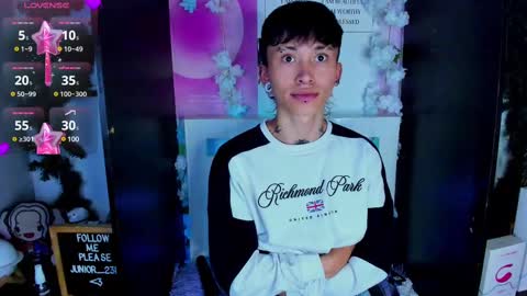 Snapshot of juniior0_0 chatting on 02.18.25 Junior online show from 02.18.25