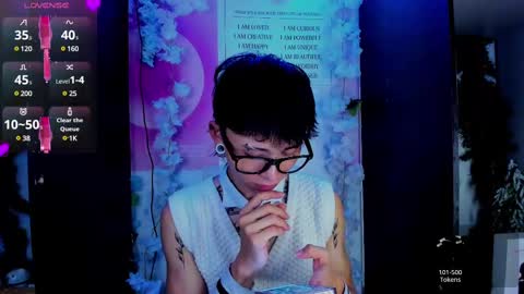 Snapshot of juniior0_0 chatting on 02.19.25 Junior online show from 02.19.25