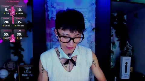 Snapshot of juniior0_0 chatting on 02.19.25 Junior online show from 02.19.25