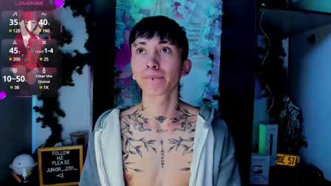 Snapshot of juniior0_0 chatting on 02.28.25 Junior online show from 02.28.25