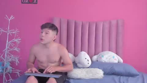 Snapshot of justin_jazmin chatting on 12.17.24 JUSTIN Y JAZMIN online show from 12.17.24