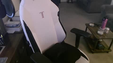 Snapshot of kait331 chatting on 01.06.25 Camprincess331 online show from 01.06.25