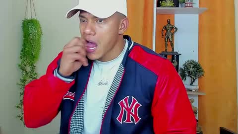 Snapshot of kale_tomson chatting on 12.11.24 kale thomson online show from 12.11.24