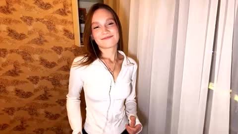 Snapshot of kallieboice chatting on 10.30.25 Kallie online show from 10.30.25