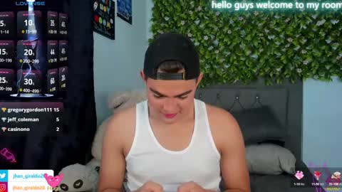 Snapshot of kami_22 chatting on 01.12.25 camilo independent model online show from 01.12.25