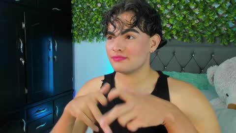 Snapshot of kami_22 chatting on 02.18.25 camilo independent model online show from 02.18.25