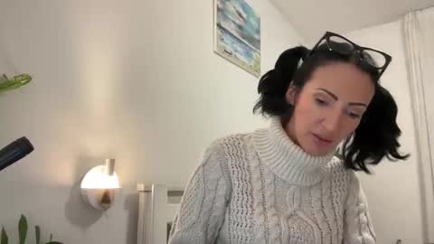 Snapshot of karinablair chatting on 02.28.25 Karina online show from 02.28.25