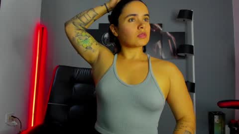 Snapshot of karlyjons_ chatting on 12.23.24 online show from 12.23.24