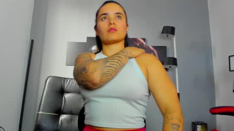 Snapshot of karlyjons_ chatting on 01.03.25 online show from 01.03.25