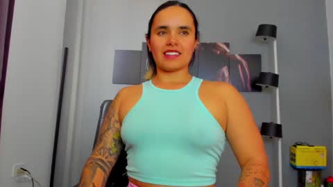 Snapshot of karlyjons_ chatting on 01.20.25 online show from 01.20.25