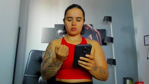 Snapshot of karlyjons_ chatting on 01.28.25 online show from 01.28.25