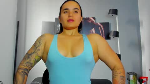 Snapshot of karlyjons_ chatting on 02.06.25 online show from 02.06.25