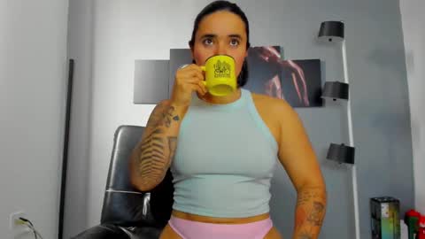 Snapshot of karlyjons_ chatting on 02.15.25 online show from 02.15.25