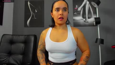 Snapshot of karlyjons_ chatting on 09.17.25 online show from 09.17.25