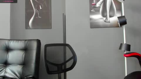 Snapshot of karlyjons_ chatting on 09.30.25 online show from 09.30.25