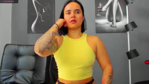 Snapshot of karlyjons_ chatting on 10.07.25 online show from 10.07.25
