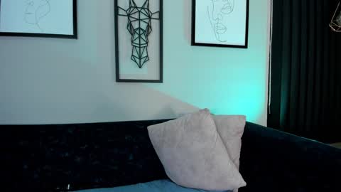 Snapshot of karo_linee chatting on 01.22.25 karo_linee online show from 01.22.25