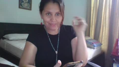 Snapshot of karol_gill chatting on 02.02.25 Karol online show from 02.02.25