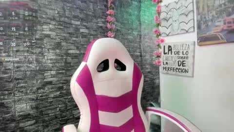 Snapshot of karoll__sex chatting on 10.25.25 KAROLL online show from 10.25.25