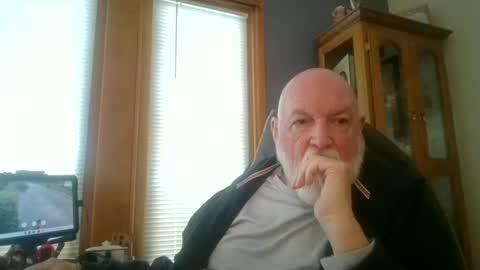 Snapshot of karpp chatting on 12.14.24 karpp online show from 12.14.24